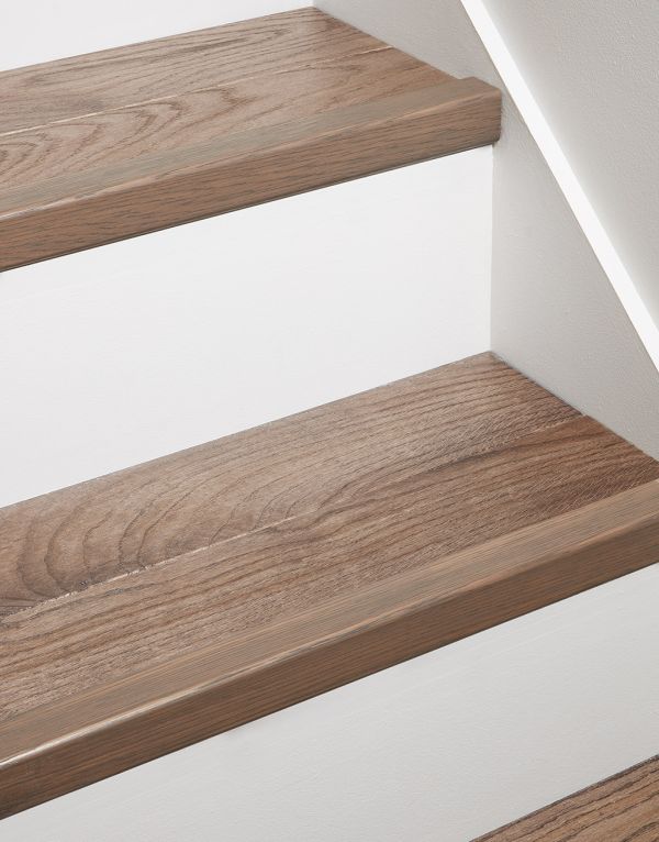 ws10 solid oak stair nosing