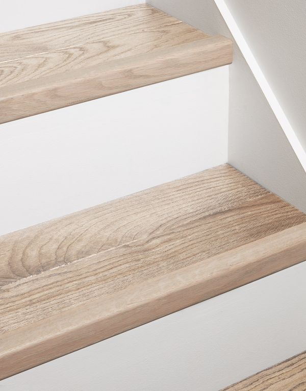 ws8 solid oak stair nosing